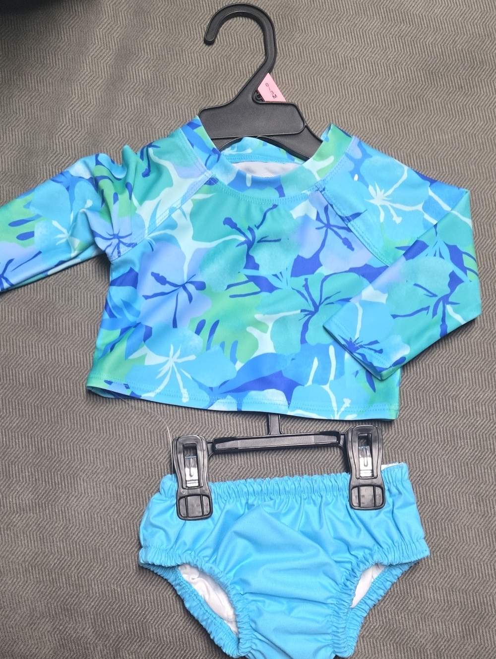 Babys 2-Piece Swim Outfit With Swim Diaper And Upf50 Long Sleeve